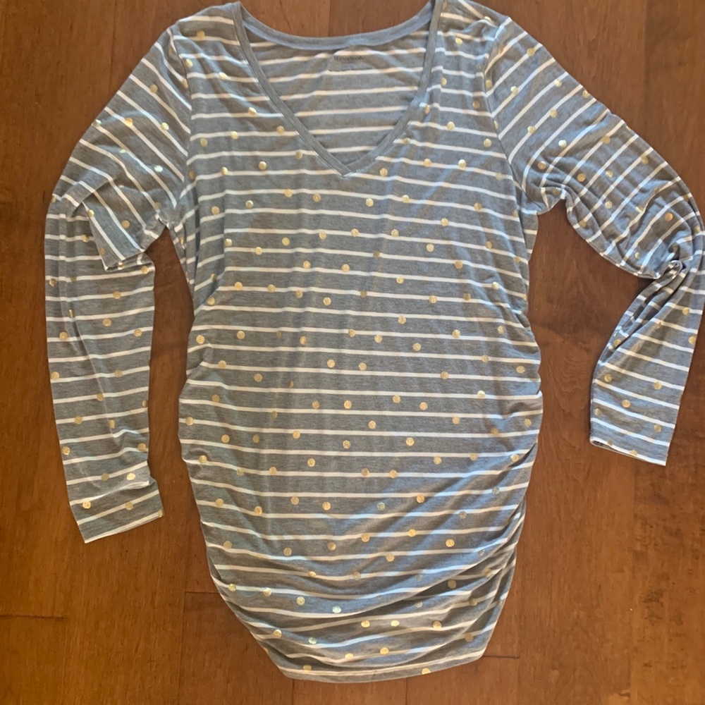 2 for $10 Like new maternity shirts!